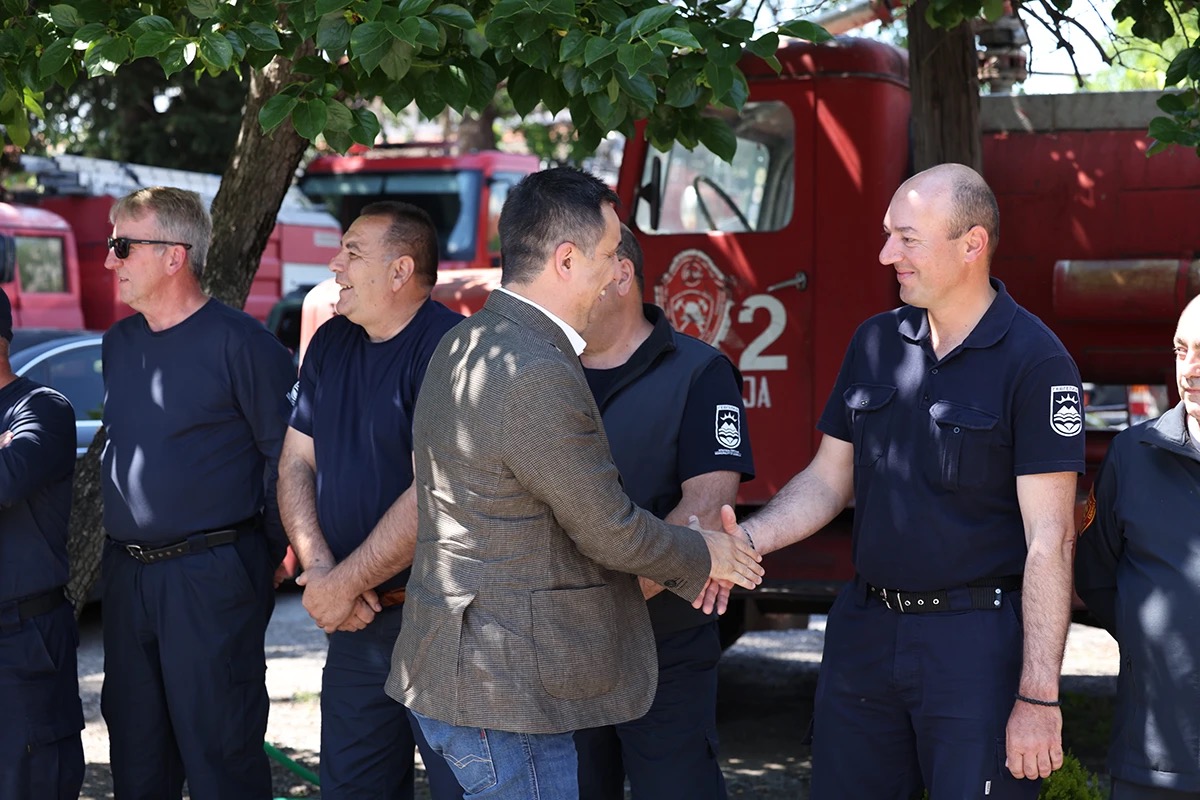 Претставници и пожарникари на завршниот настан во Гевгелија